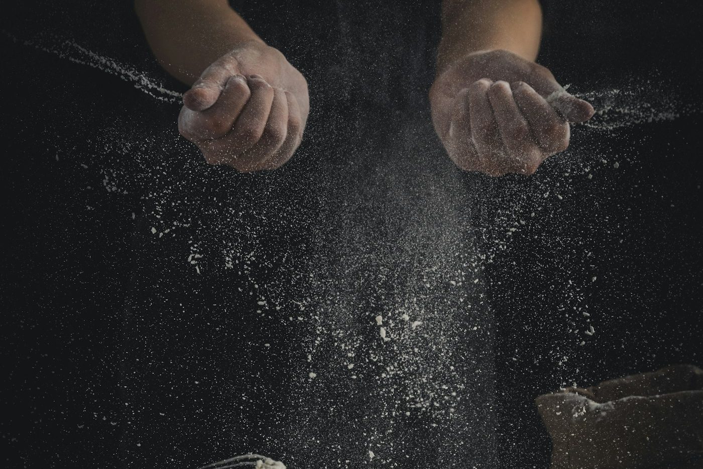 Home bakers juggle orders from WhatsApp, Instagram and phone calls — all from the kitchen · Photo: Unsplash